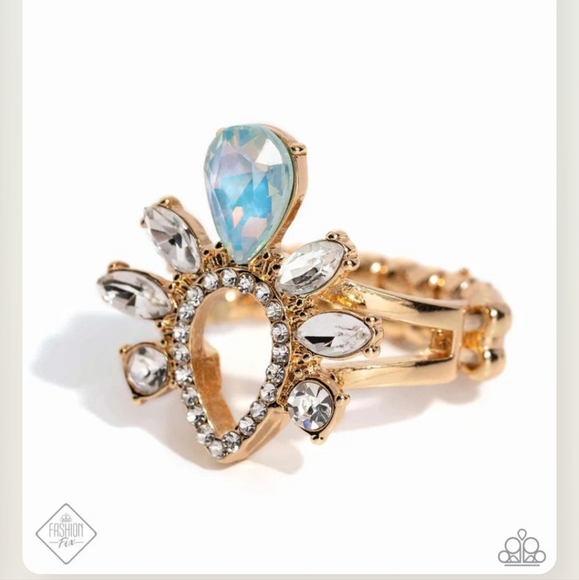 paparazzi Jewelry - Heirloom Heaven Gold Dainty band Stretchy